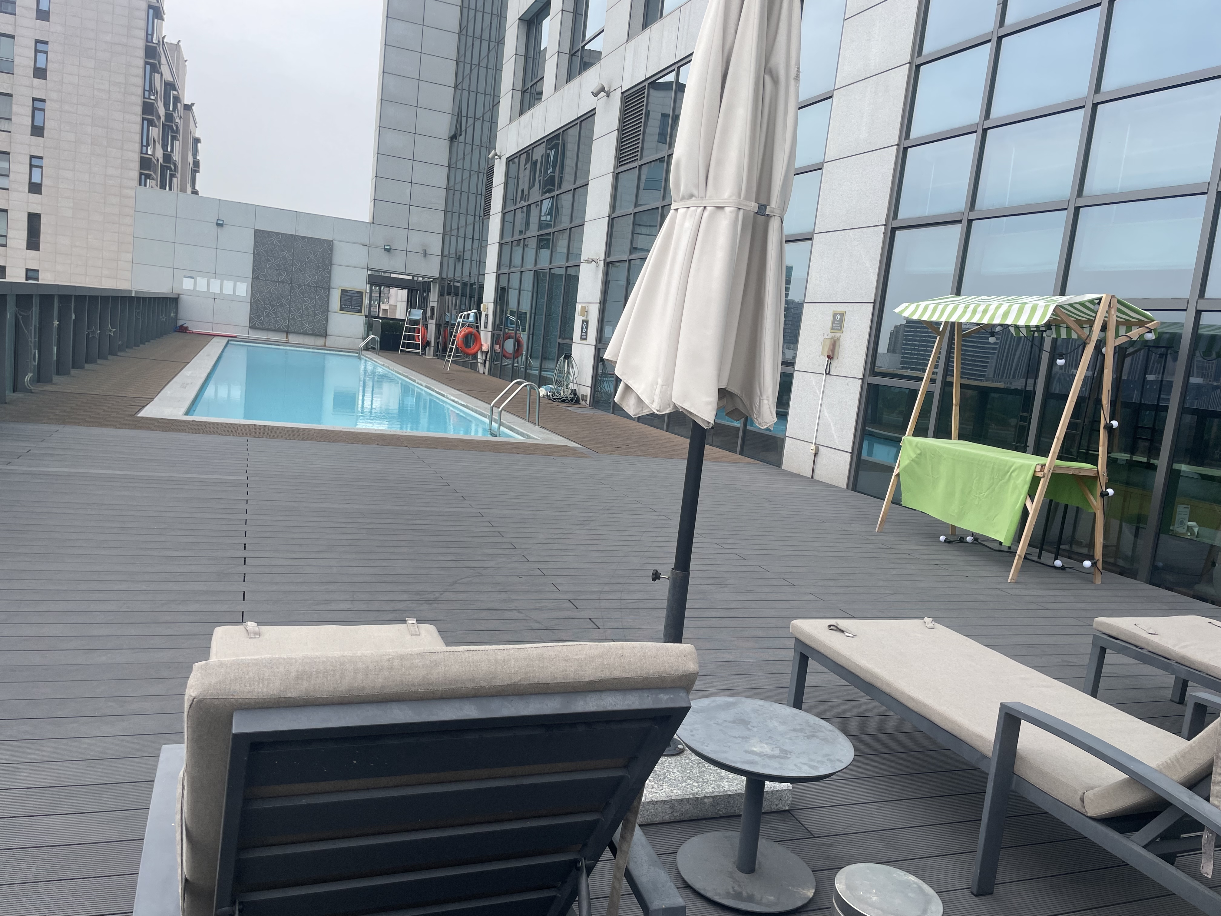 zwembad terrasplanken