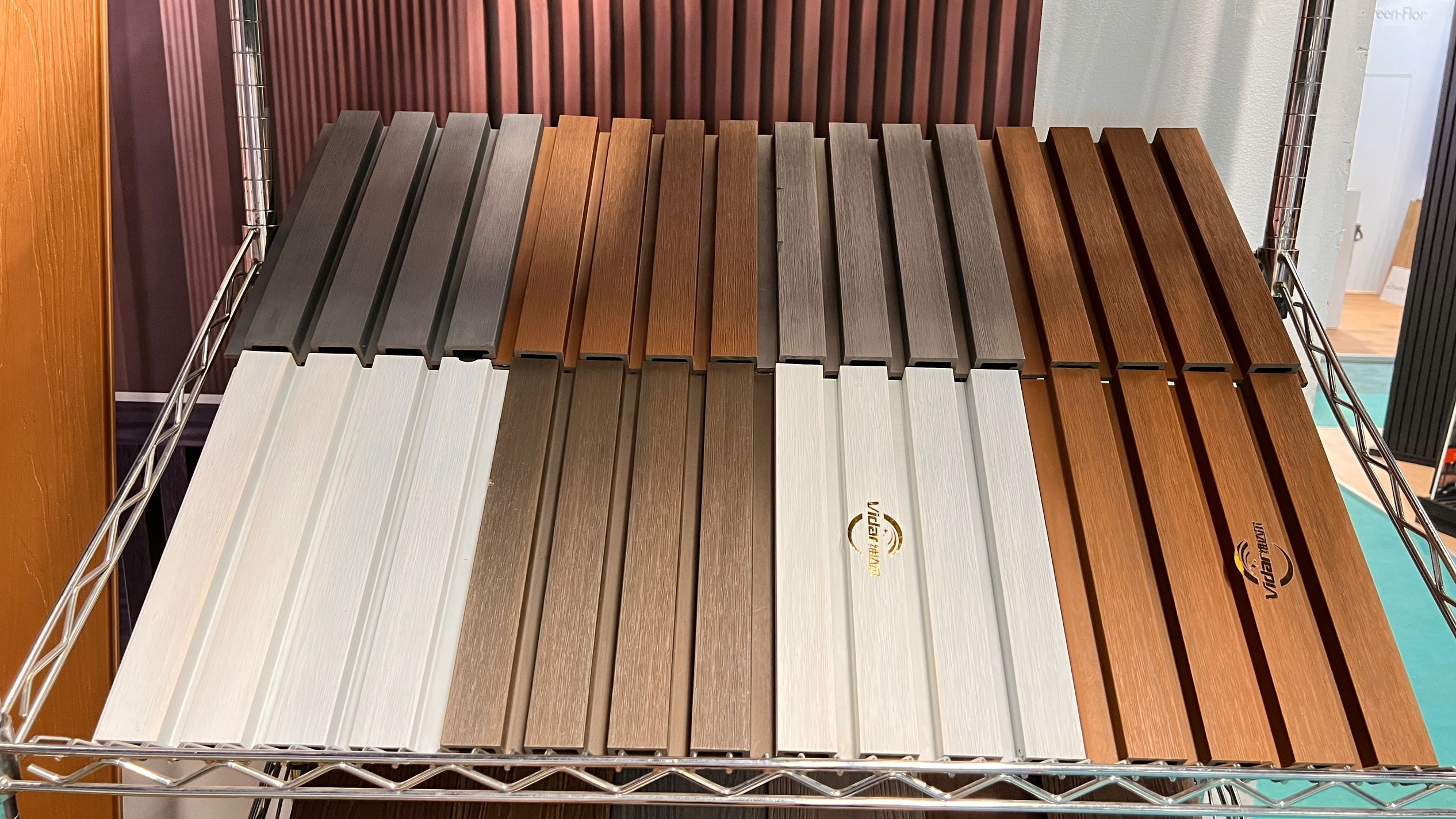 Witte, eenvoudig te installeren WPC-wandpanelen