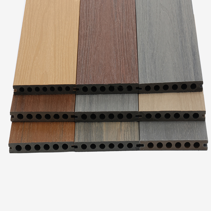 Is composiet terras glad als het nat is?